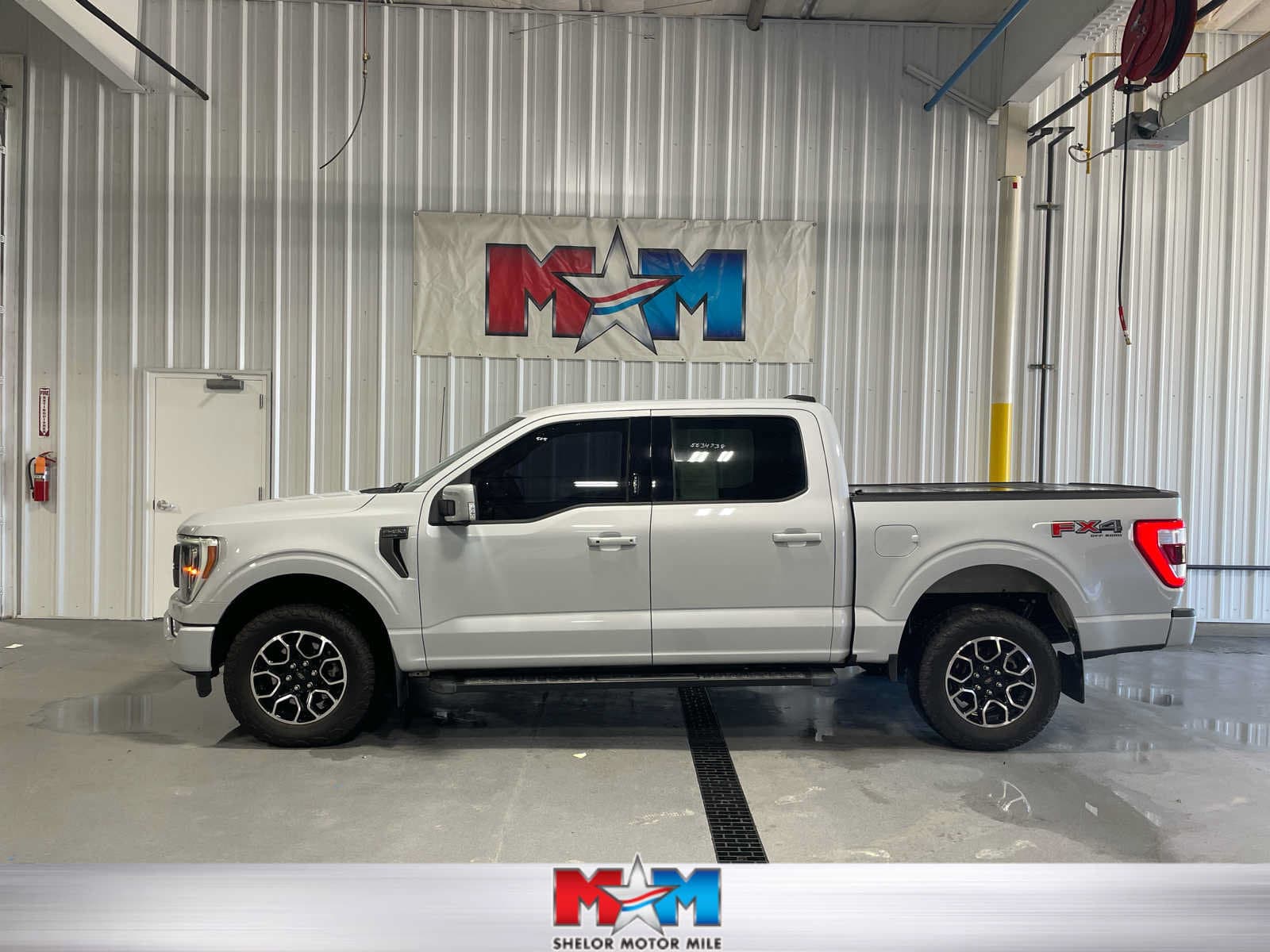 2021 Ford F-150 LARIAT — photo 1 of 8