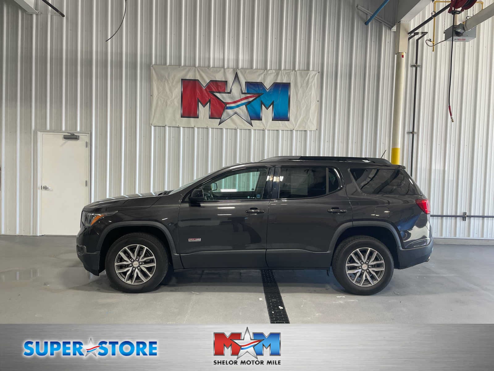 2017 GMC Acadia SLE — photo 1 of 8