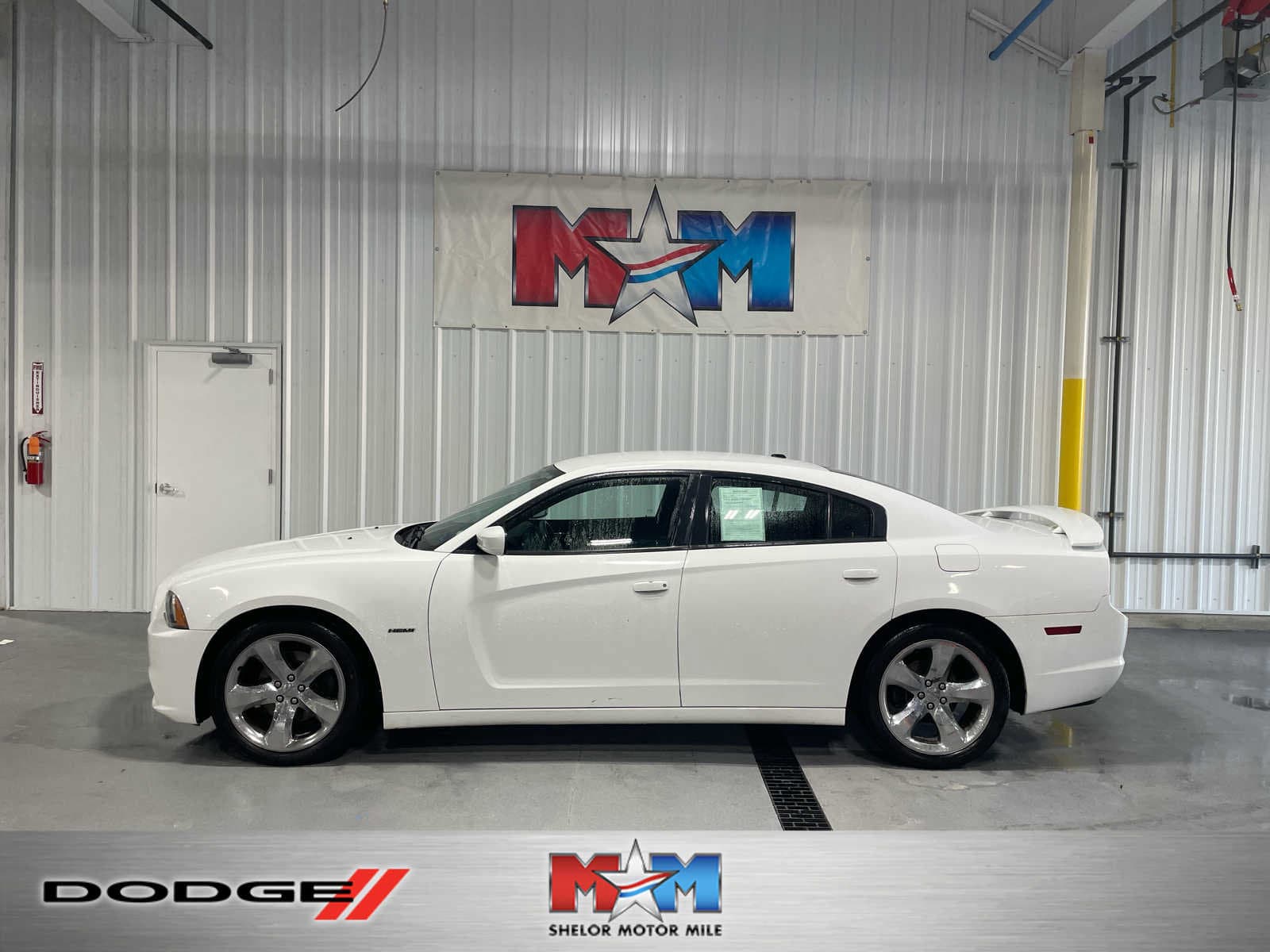 2014 Dodge Charger RT — photo 1 of 8