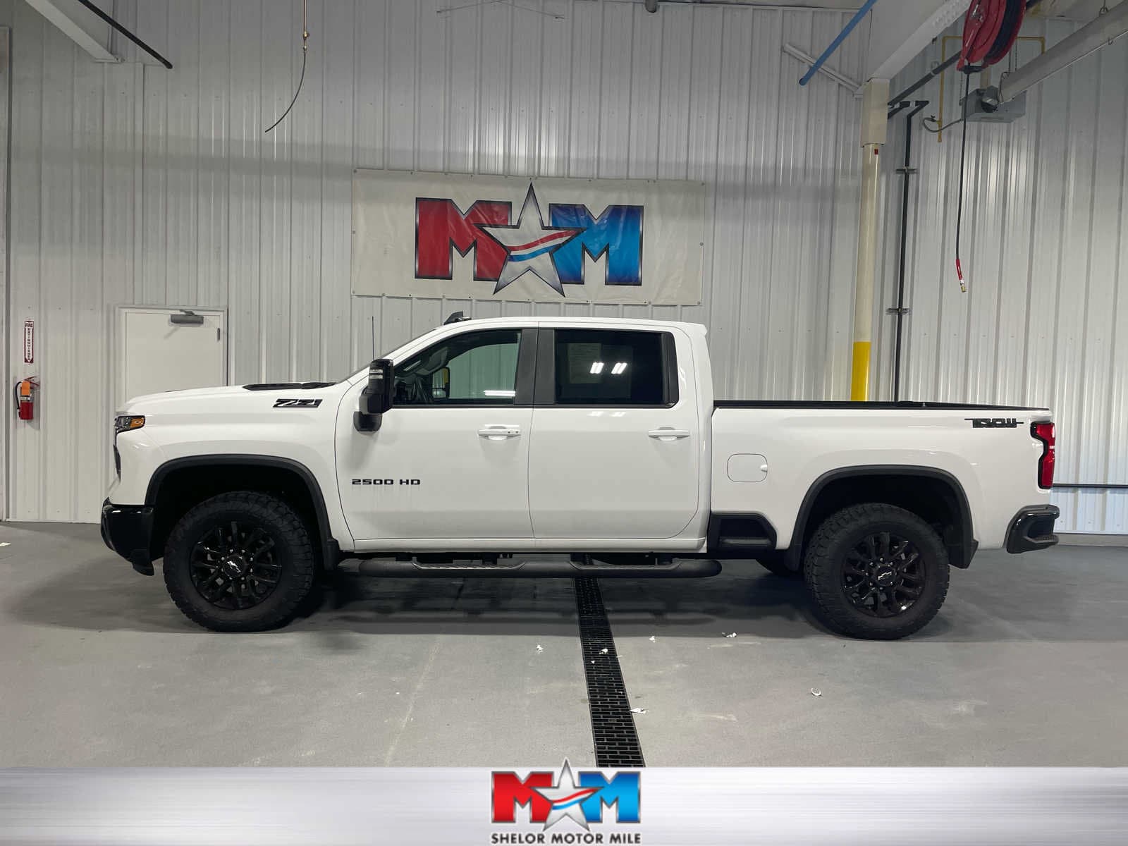 2025 Chevrolet Silverado 2500HD LT — photo 1 of 8