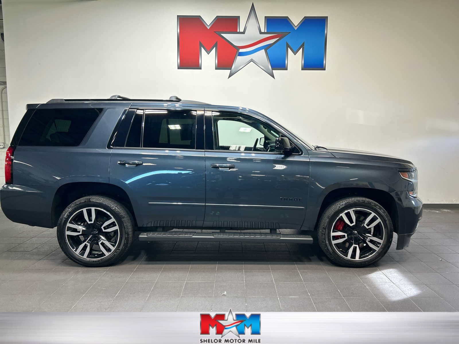 2019 Chevrolet Tahoe Premier — photo 1 of 30