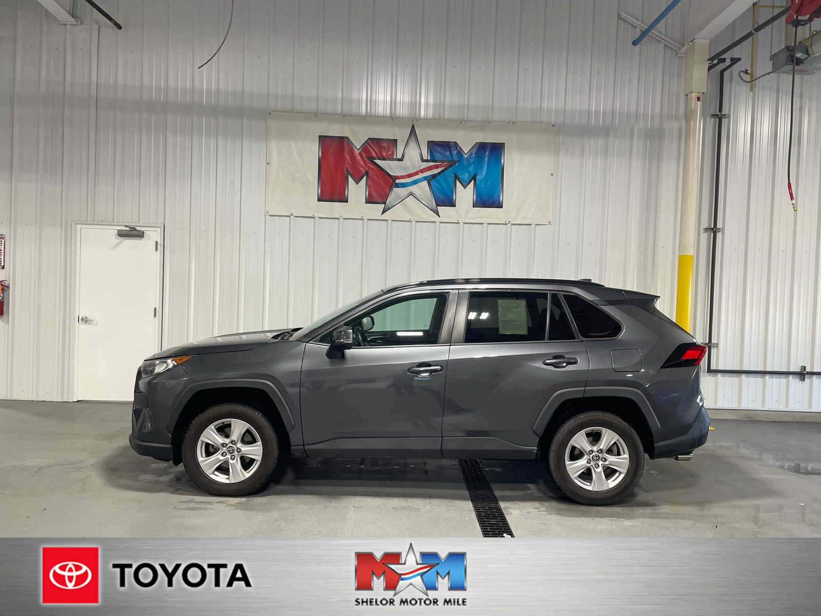 2021 Toyota RAV4 XLE — photo 1 of 8