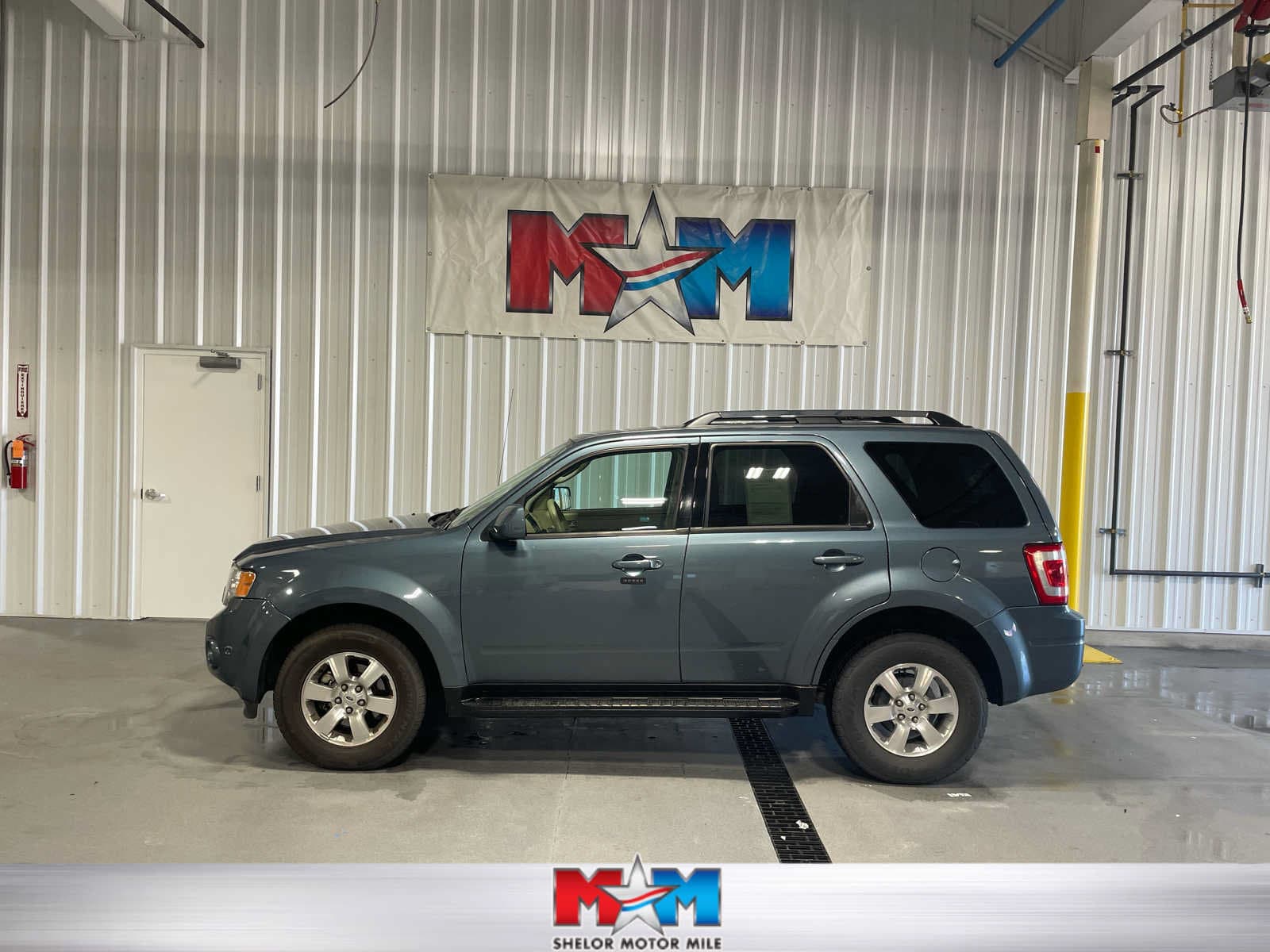 2011 Ford Escape Limited — photo 1 of 8