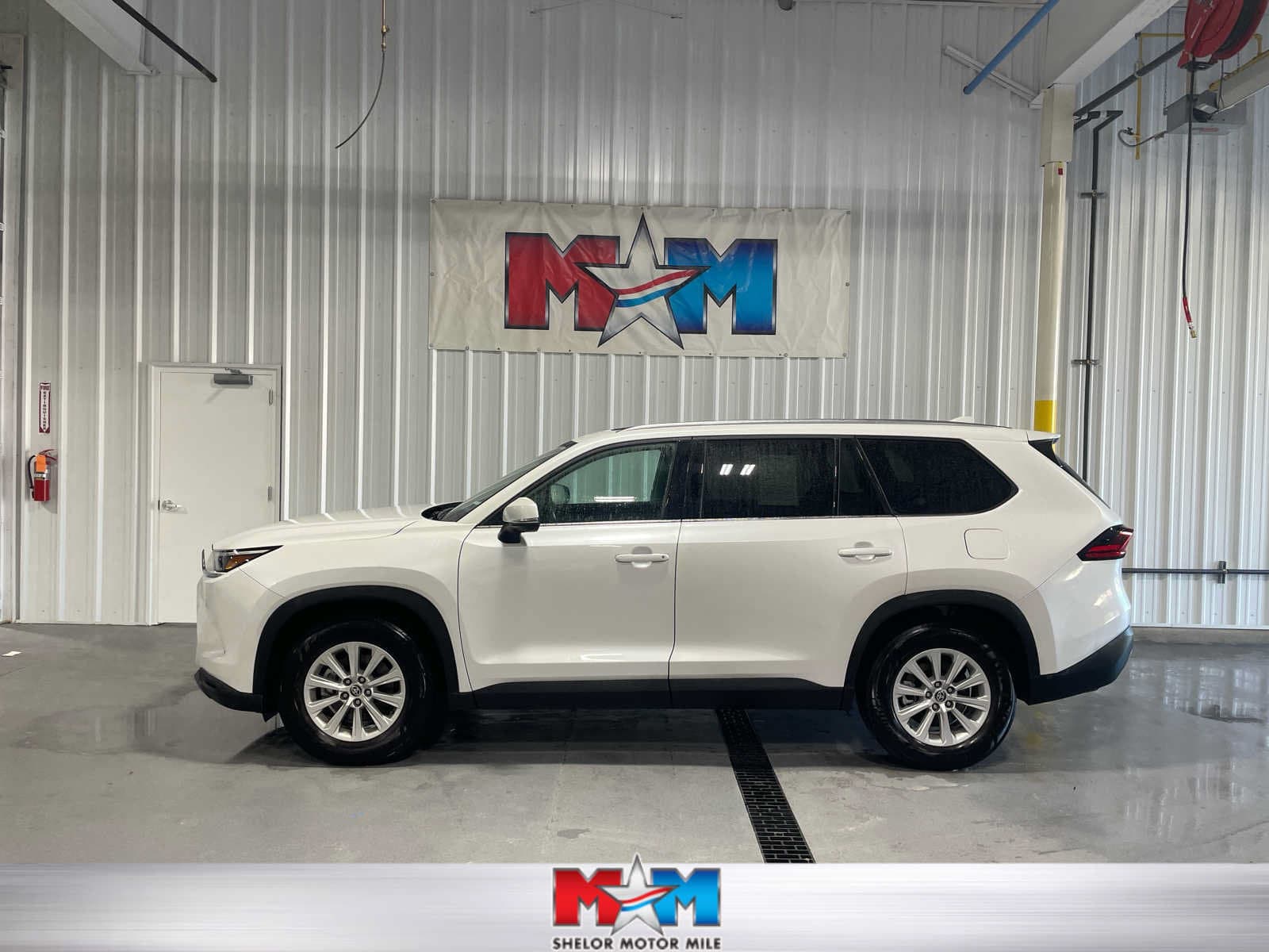 2025 Toyota Grand Highlander XLE — photo 1 of 9