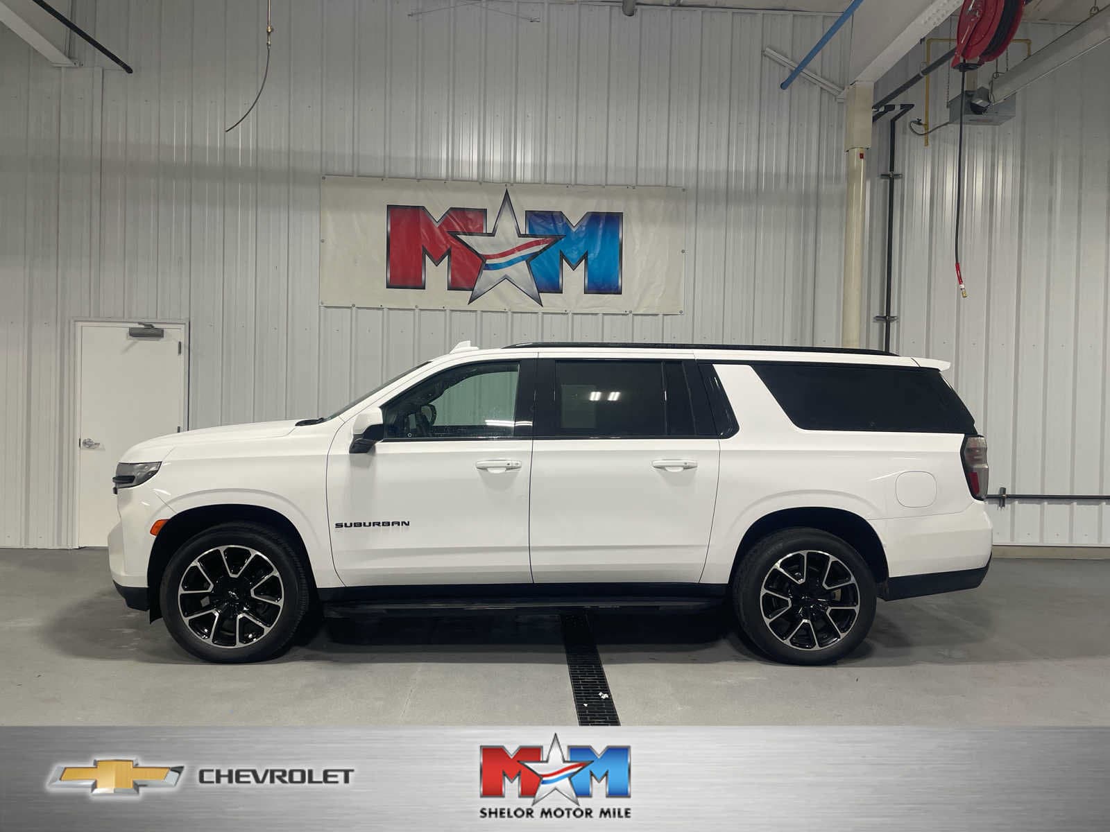 2023 Chevrolet Suburban RST — photo 1 of 8
