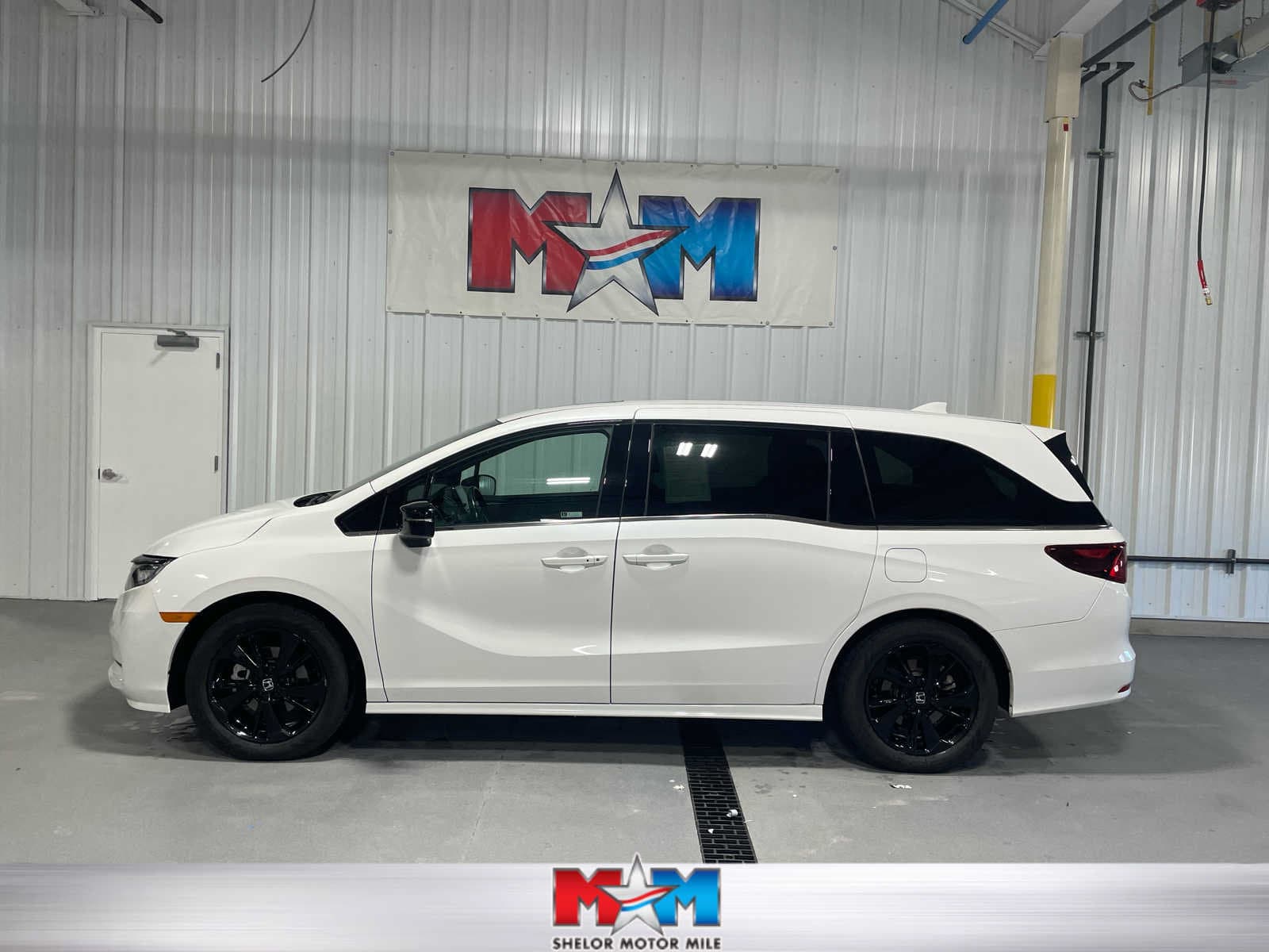 2024 Honda Odyssey Sport — photo 1 of 9