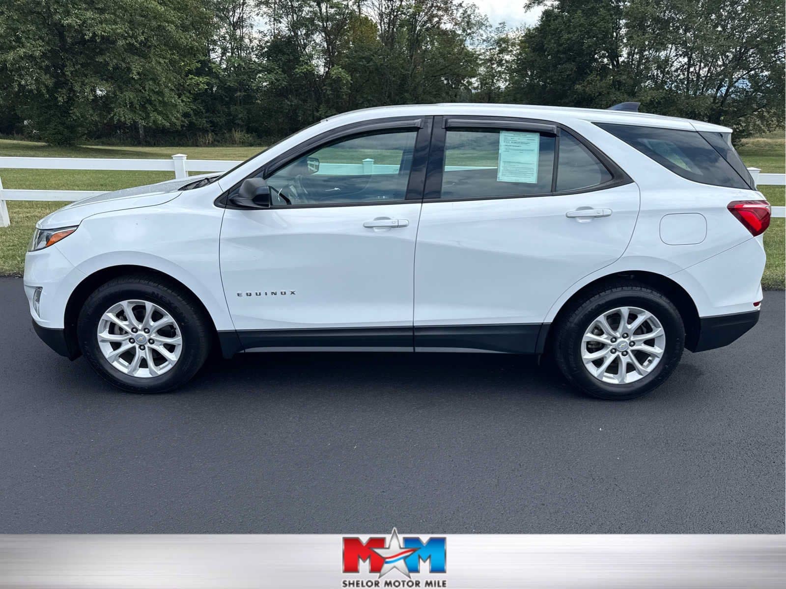 2018 Chevrolet Equinox LS — photo 1 of 12