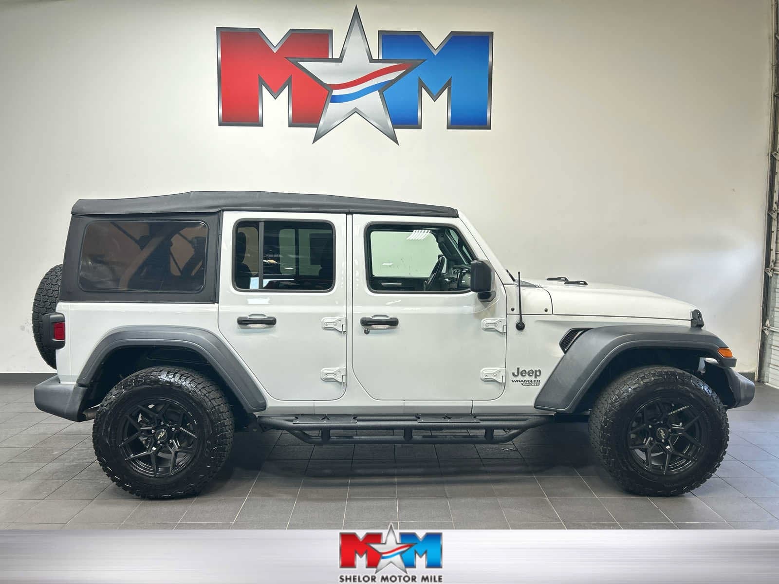 2018 Jeep Wrangler Unlimited Sport — photo 1 of 10