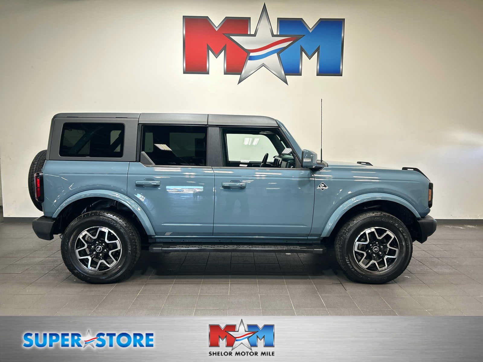 2023 Ford Bronco Outer Banks — photo 1 of 30