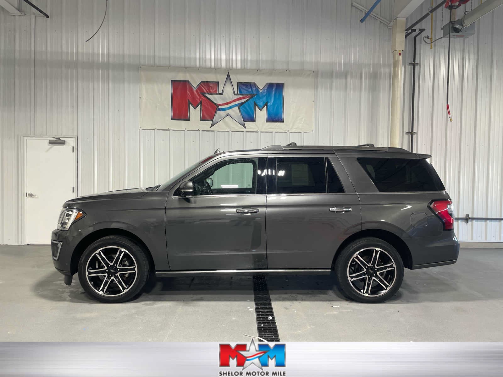 2020 Ford Expedition Limited — photo 1 of 9