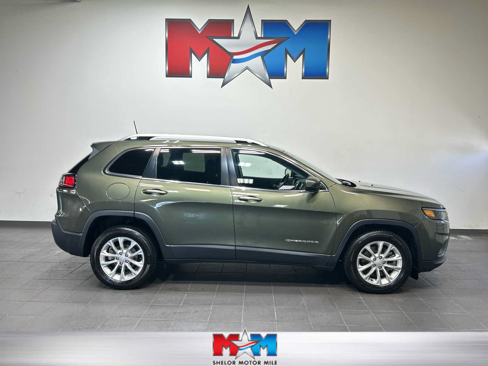 2019 Jeep Cherokee Latitude — photo 1 of 10