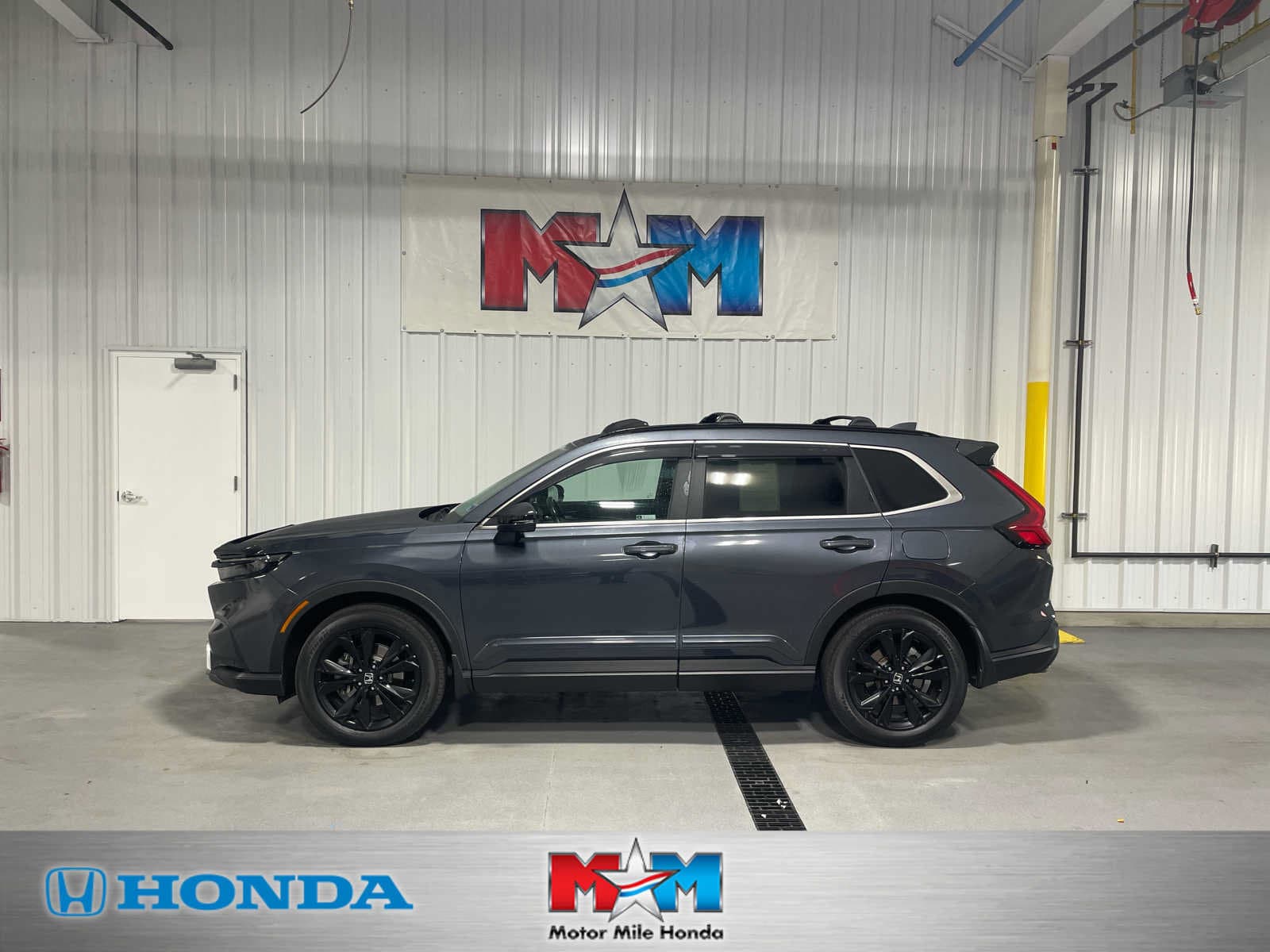 2023 Honda CR-V Hybrid Sport Touring — photo 1 of 8