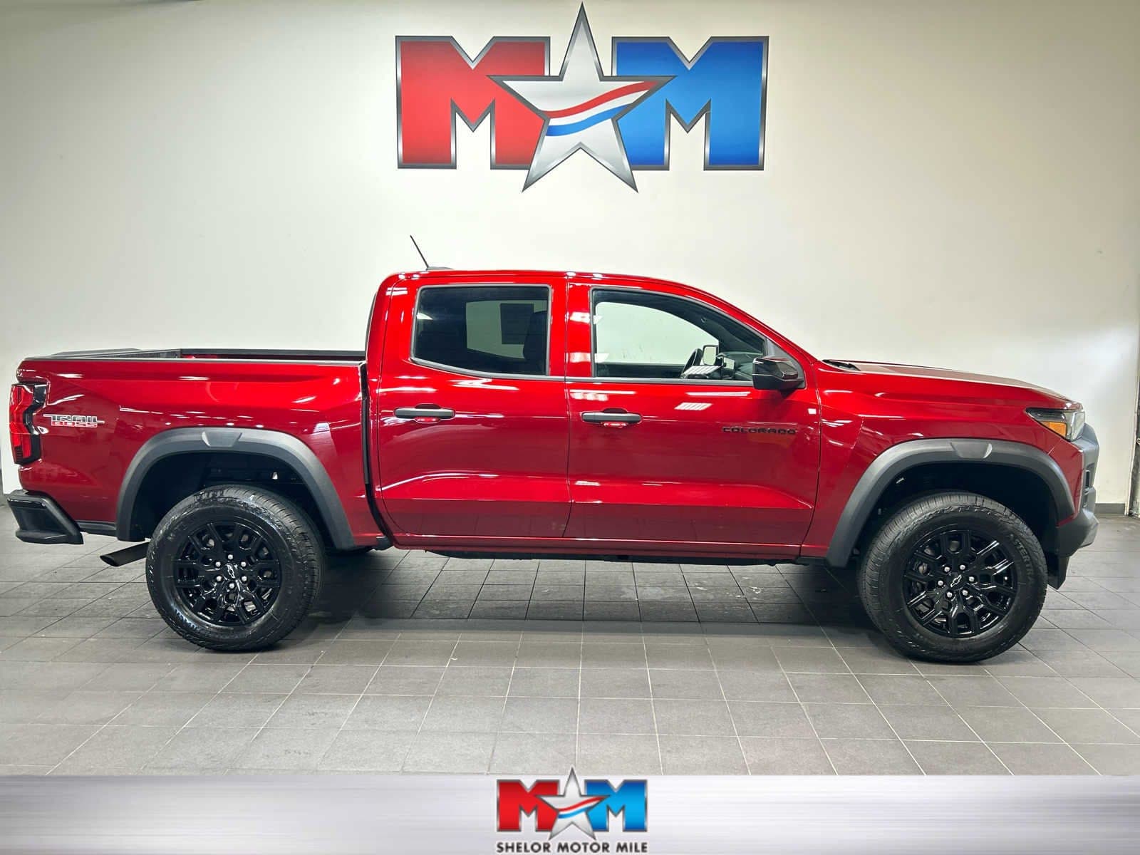 2024 Chevrolet Colorado 4WD Trail Boss — photo 1 of 10