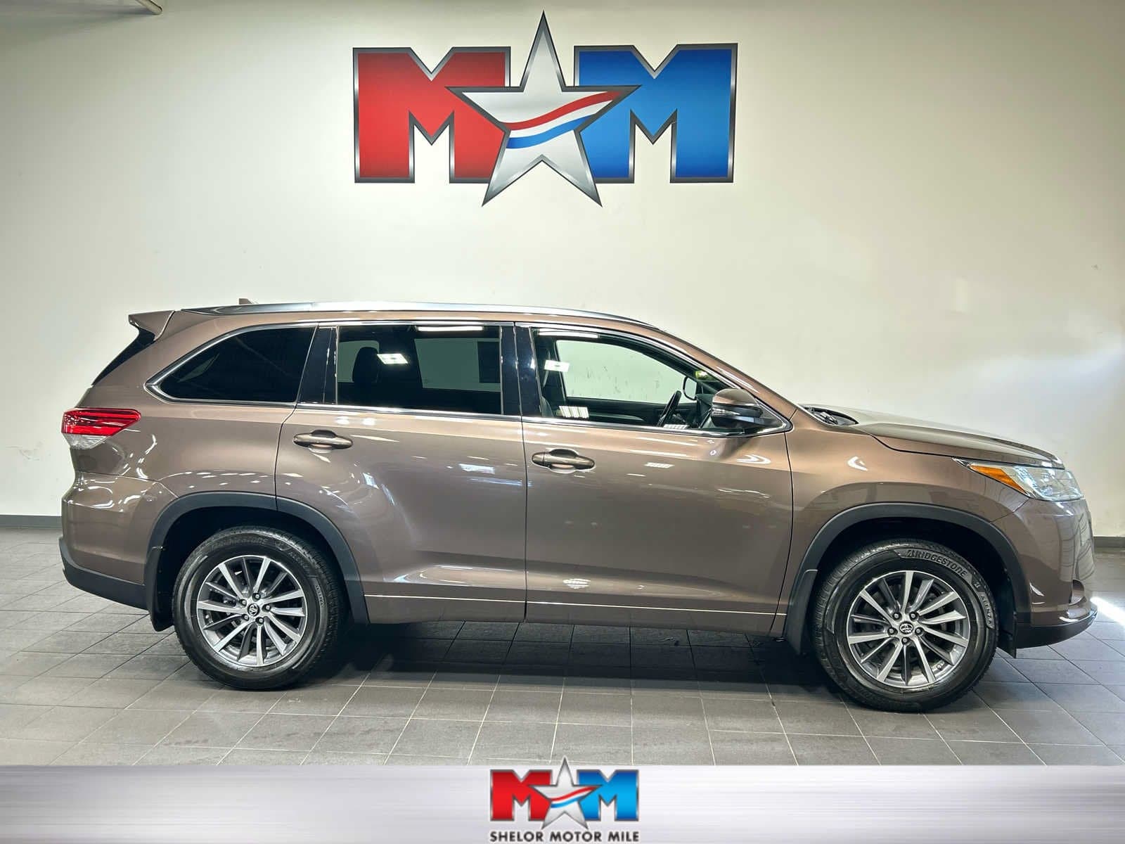 2018 Toyota Highlander XLE — photo 1 of 12