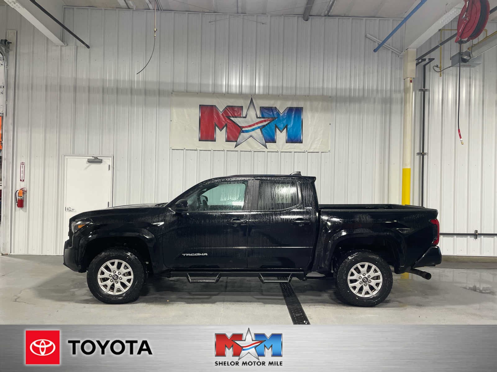 2024 Toyota Tacoma 4WD SR5 — photo 1 of 8