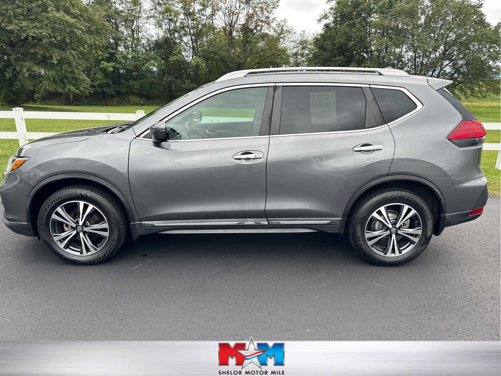 2017 Nissan Rogue SL — photo 1 of 12