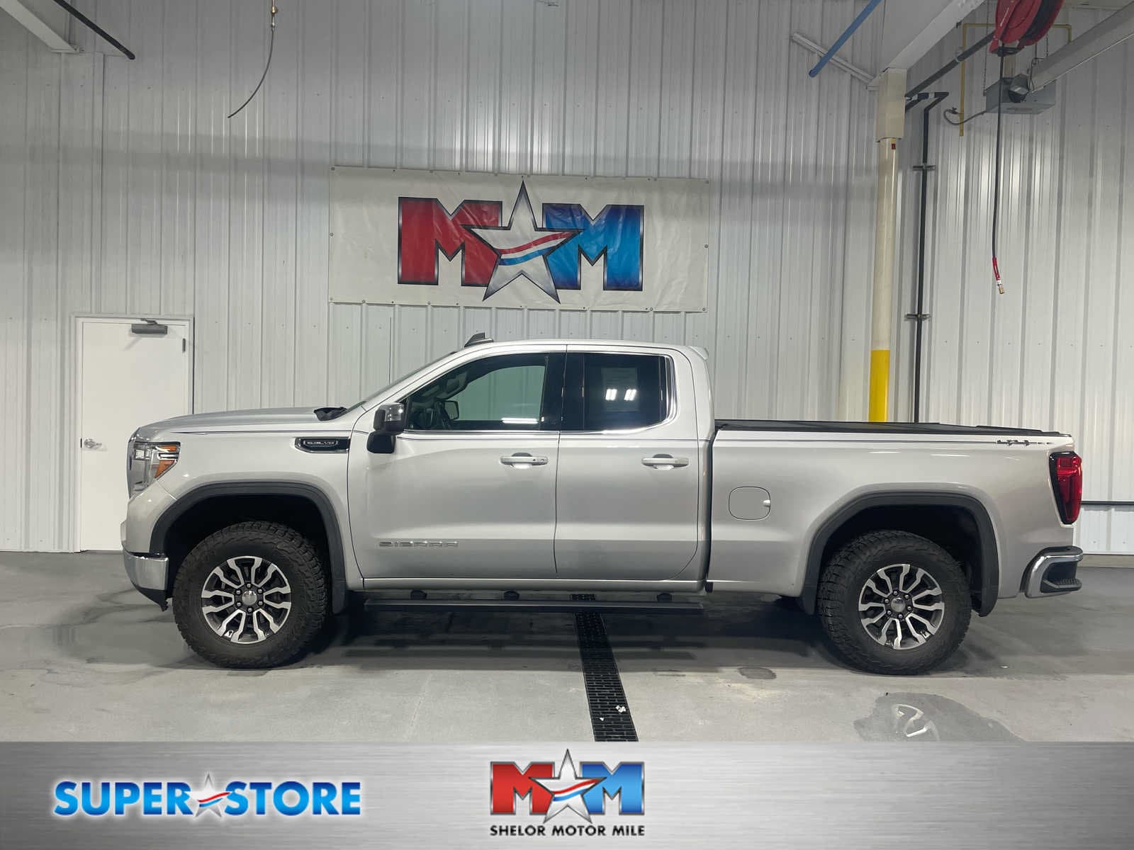 2019 GMC Sierra 1500 SLE — photo 1 of 8