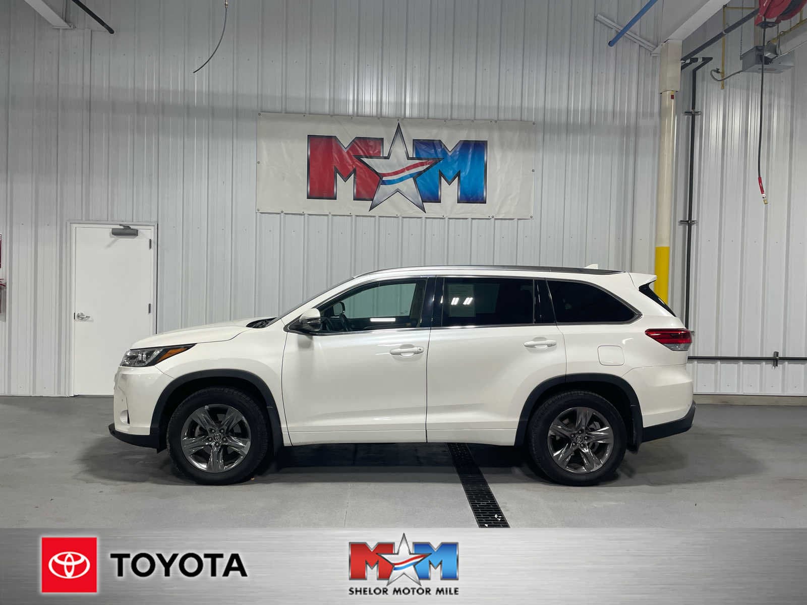 2019 Toyota Highlander Limited — photo 1 of 8