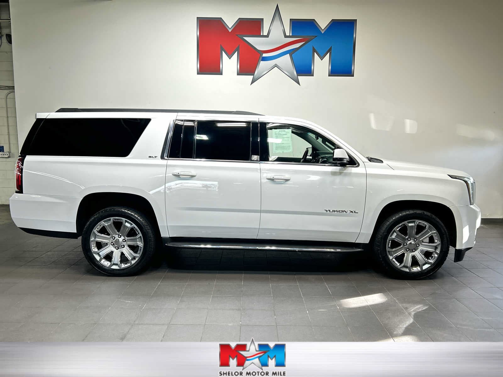 2020 GMC Yukon XL SLT — photo 1 of 30