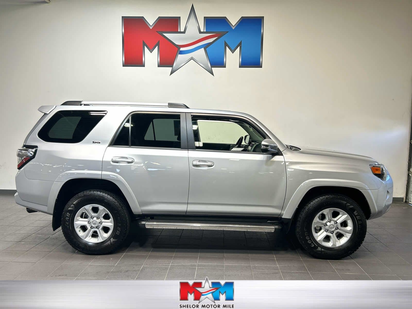2021 Toyota 4Runner SR5 Premium — photo 1 of 12