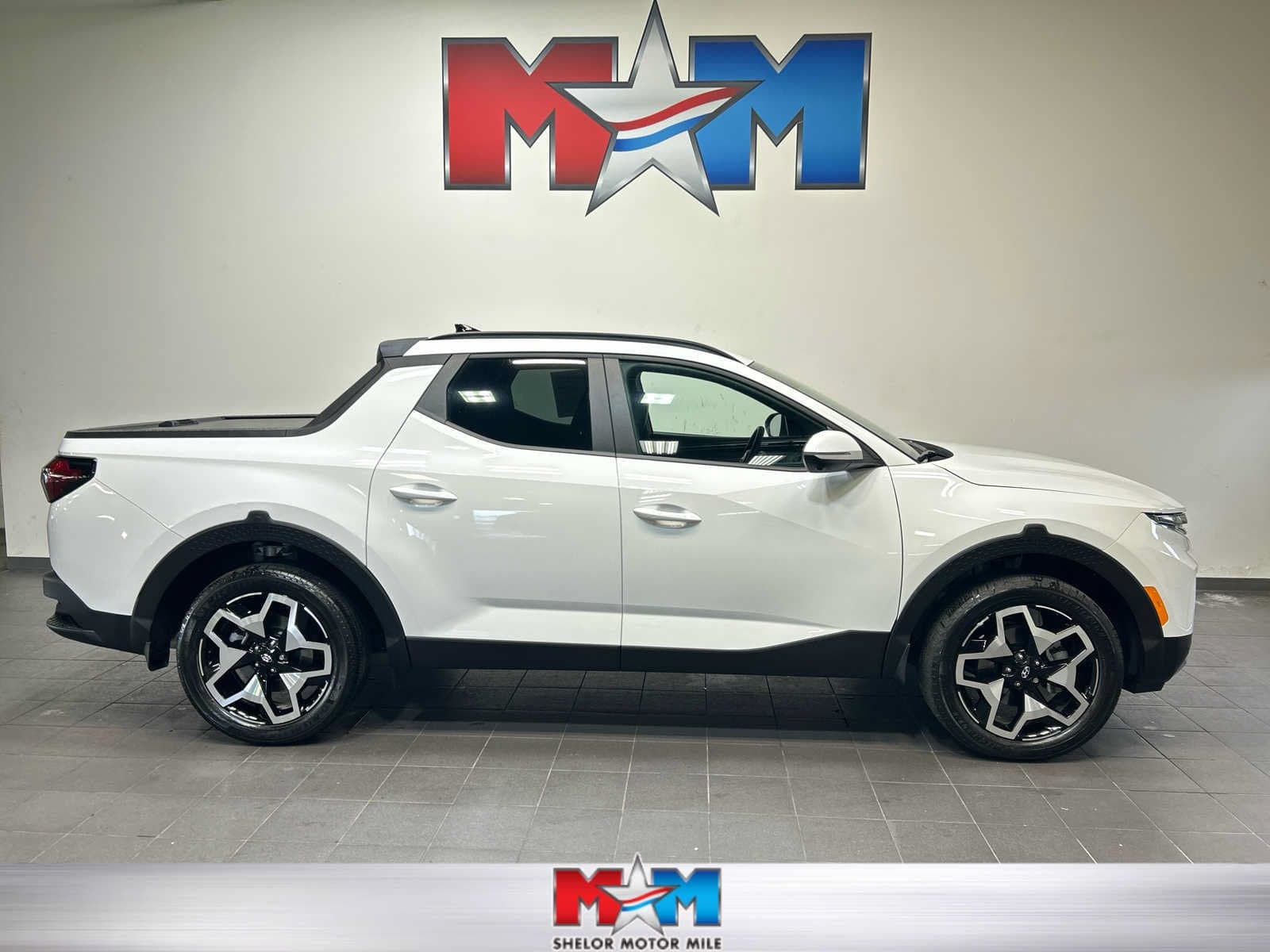 2023 Hyundai Santa Cruz Limited — photo 1 of 11