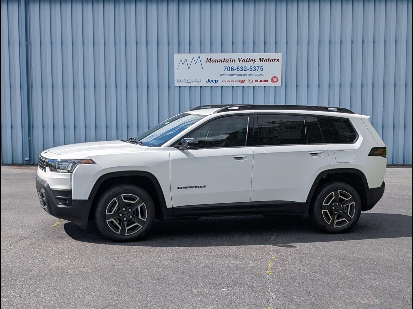 2026 Jeep Cherokee Base — photo 1 of 32