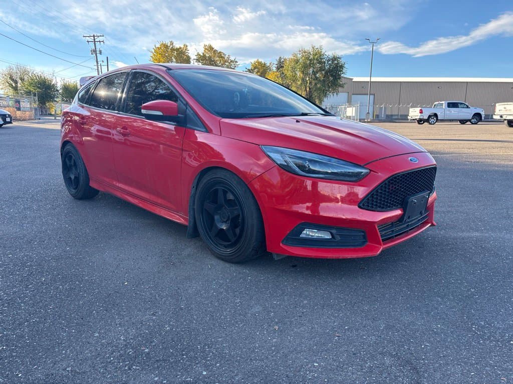 2017 Ford Focus Base — photo 1 of 12