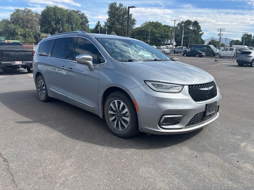 2021 Chrysler Pacifica Hybrid Limited — photo 1 of 12
