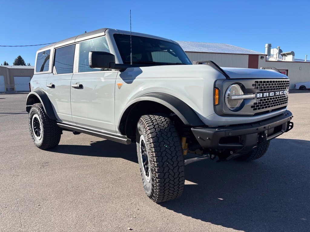 2026 Ford Bronco Badlands — photo 1 of 12