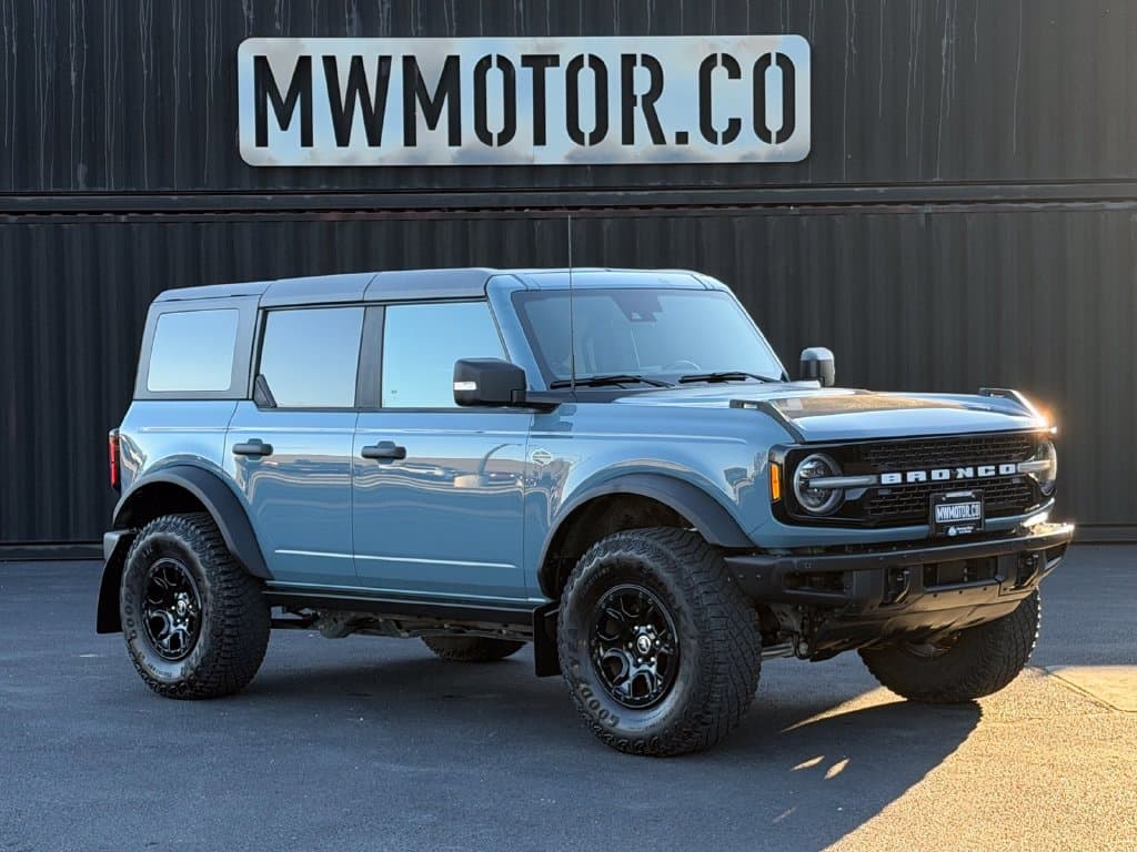 2022 Ford Bronco Base — photo 1 of 33