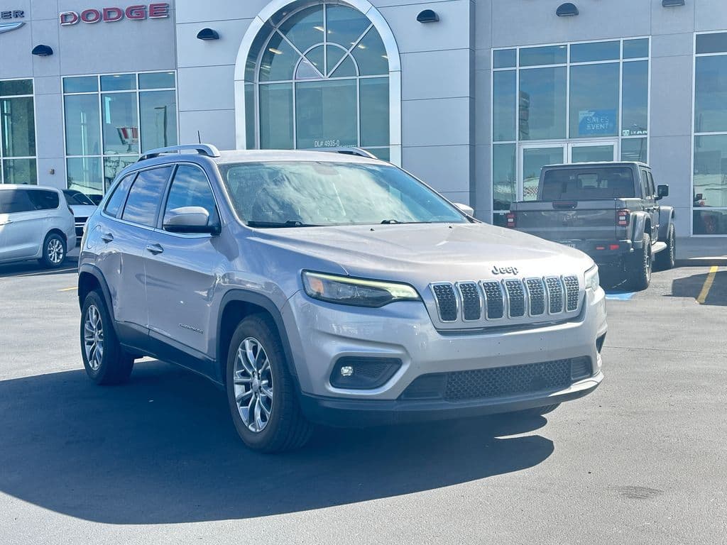 2019 Jeep Cherokee Latitude Plus — photo 1 of 32