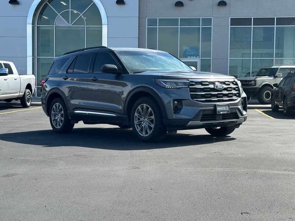 2025 Ford Explorer Active — photo 1 of 33