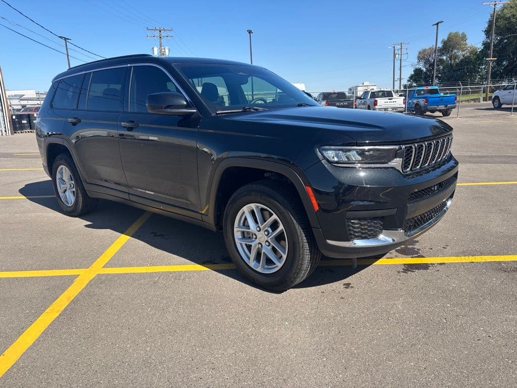 2024 Jeep Grand Cherokee L Laredo — photo 1 of 13