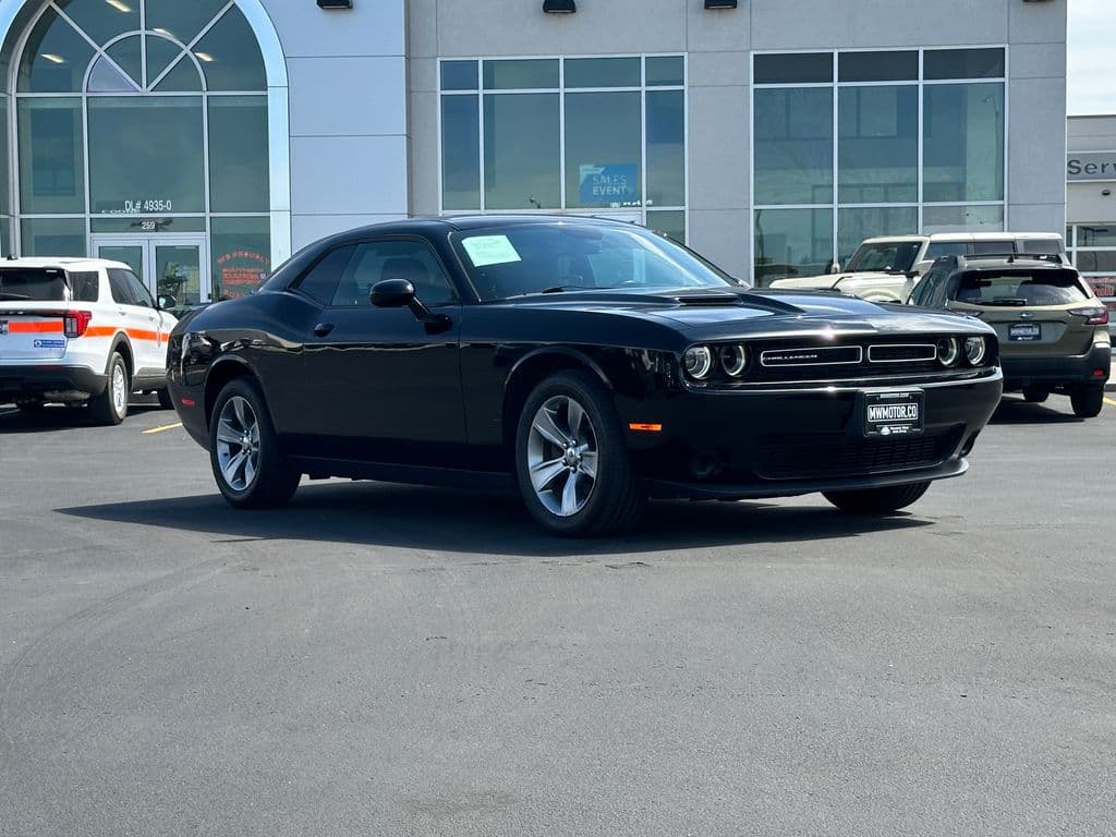 2019 Dodge Challenger SXT — photo 1 of 10
