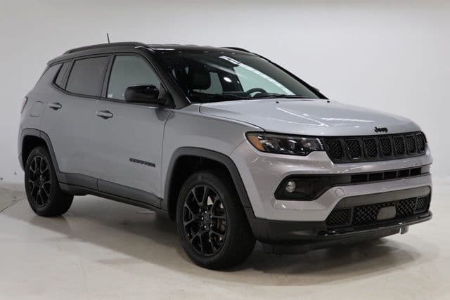 2024 Jeep Compass Latitude — photo 1 of 36
