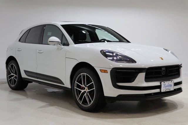 2023 Porsche Macan S — photo 1 of 35