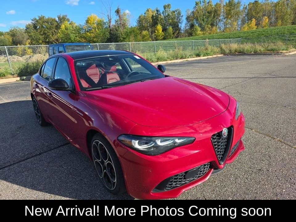 2024 Alfa Romeo Giulia Veloce — photo 1 of 5