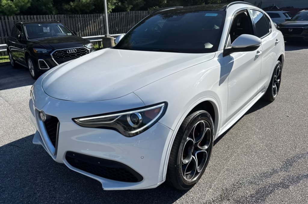 2021 Alfa Romeo Stelvio Ti Sport — photo 1 of 3