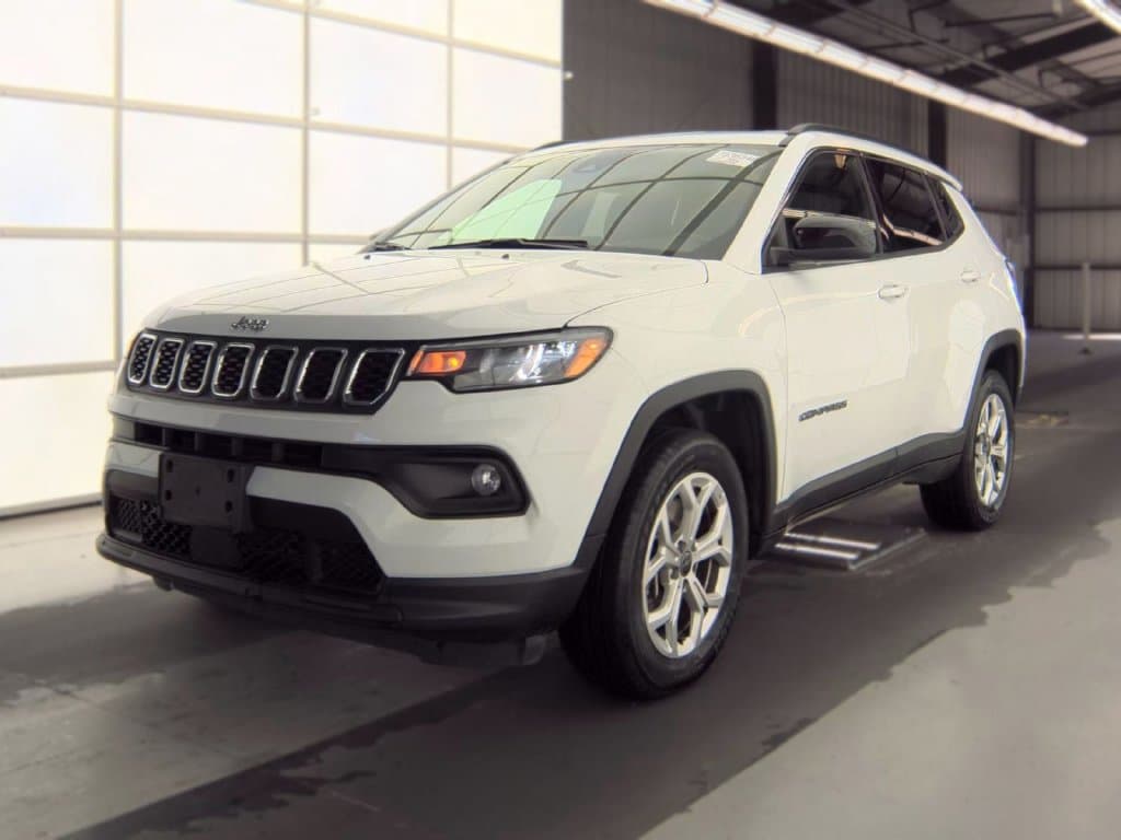 2025 Jeep Compass Latitude — photo 1 of 13