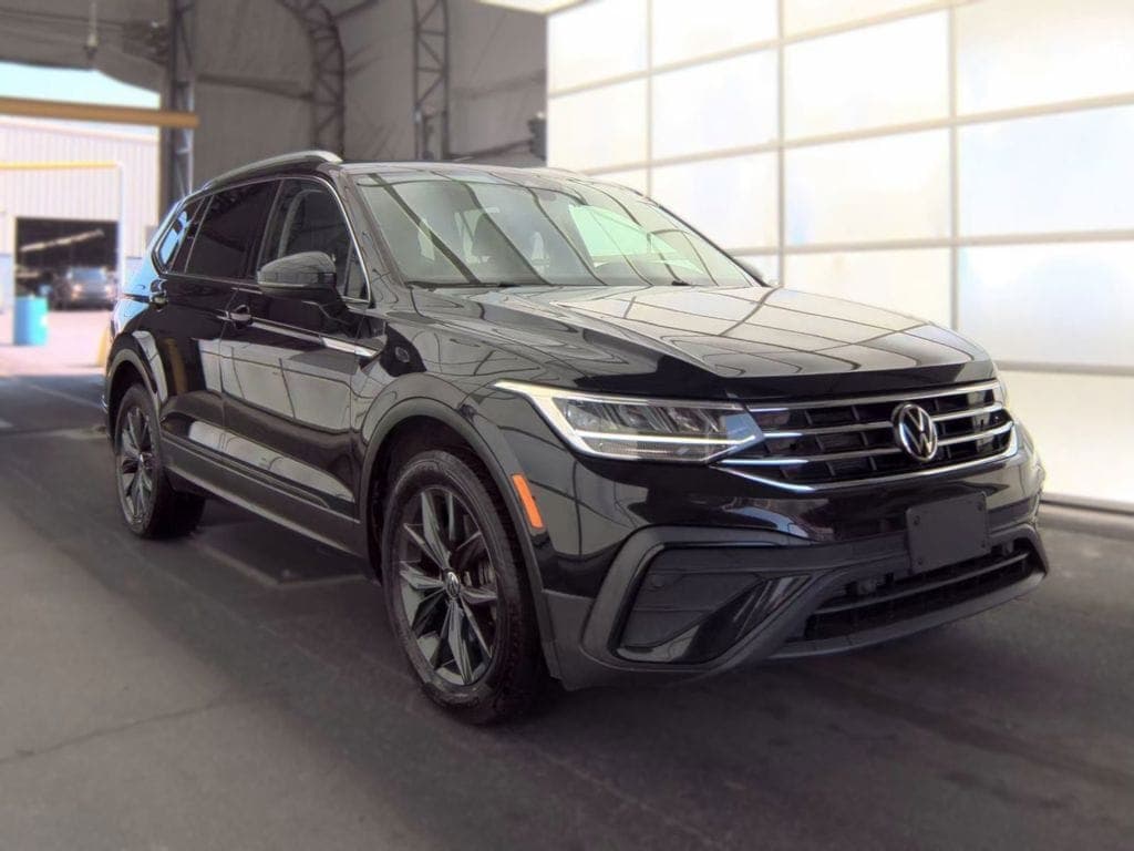 2022 Volkswagen Tiguan SE — photo 1 of 3