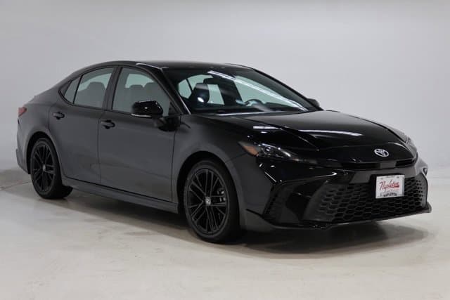 2025 Toyota Camry SE — photo 1 of 33