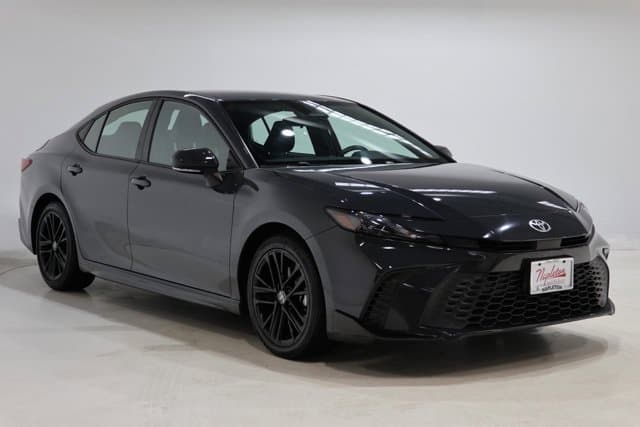 2025 Toyota Camry SE — photo 1 of 33