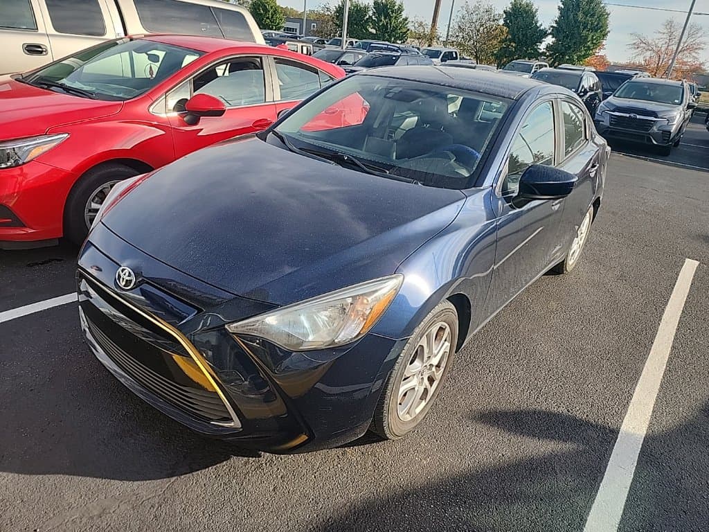 2017 Toyota Yaris iA Base — photo 1 of 4