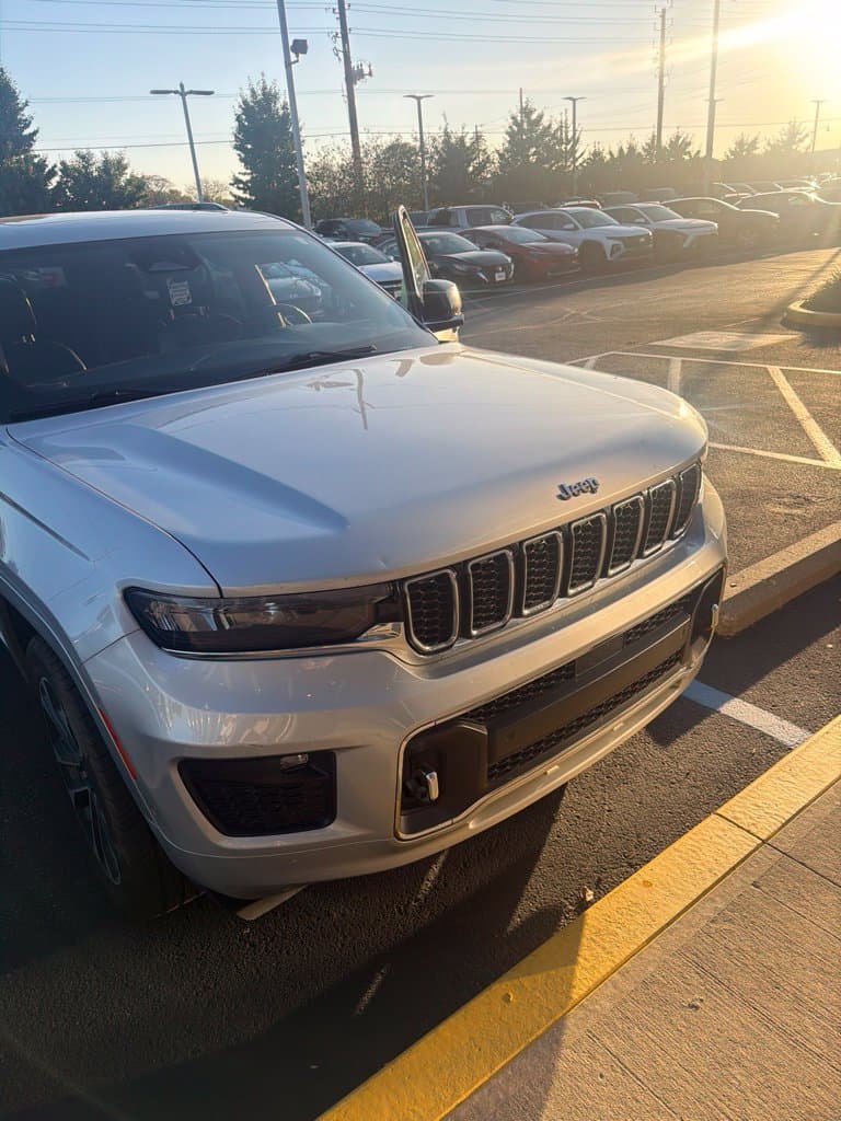 2021 Jeep Grand Cherokee L Overland — photo 1 of 2