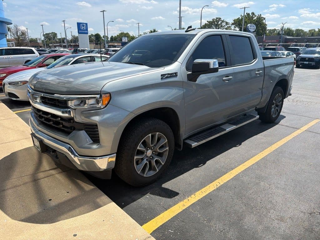 2025 Chevrolet Silverado 1500 LT — photo 1 of 3