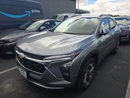 2025 Chevrolet Trax LT — photo 1 of 3