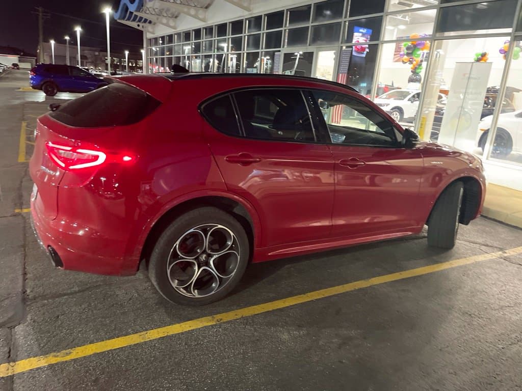 2022 Alfa Romeo Stelvio Veloce — photo 1 of 5