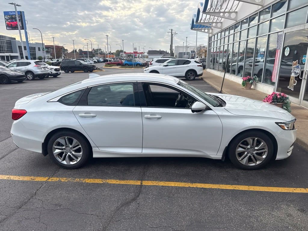 2018 Honda Accord Sedan Base — photo 1 of 5