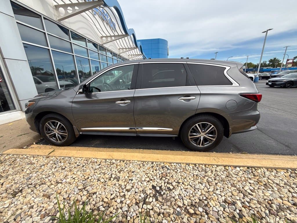 2019 INFINITI QX60 LUXE — photo 1 of 3