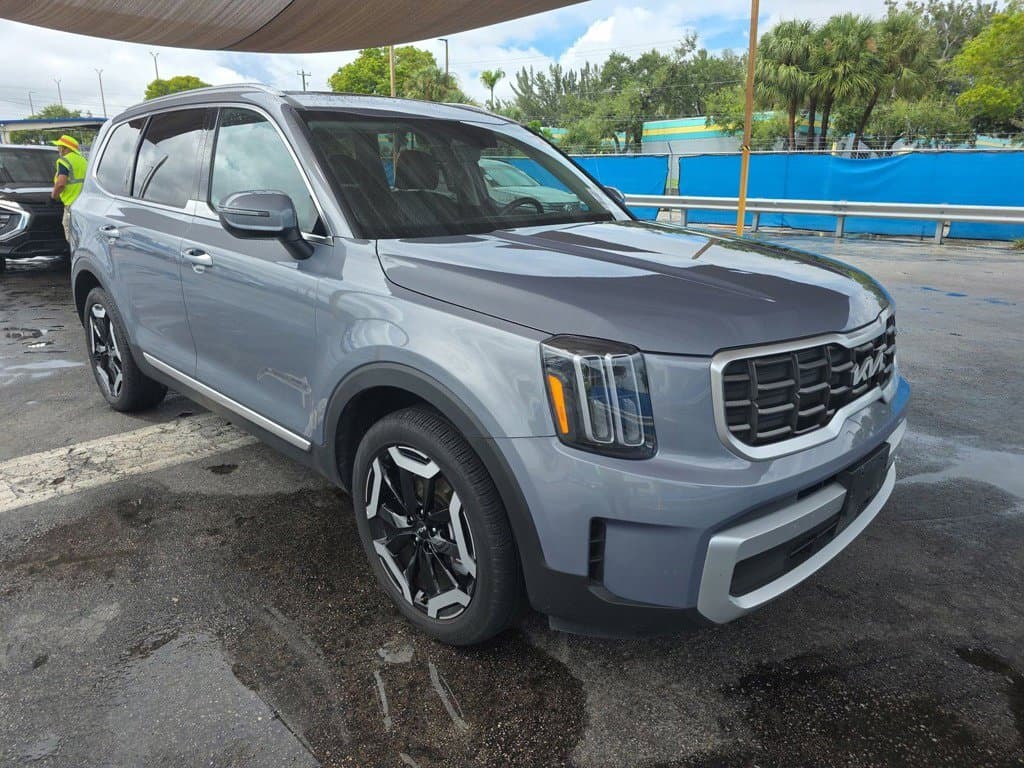 2025 Kia Telluride S — photo 1 of 10